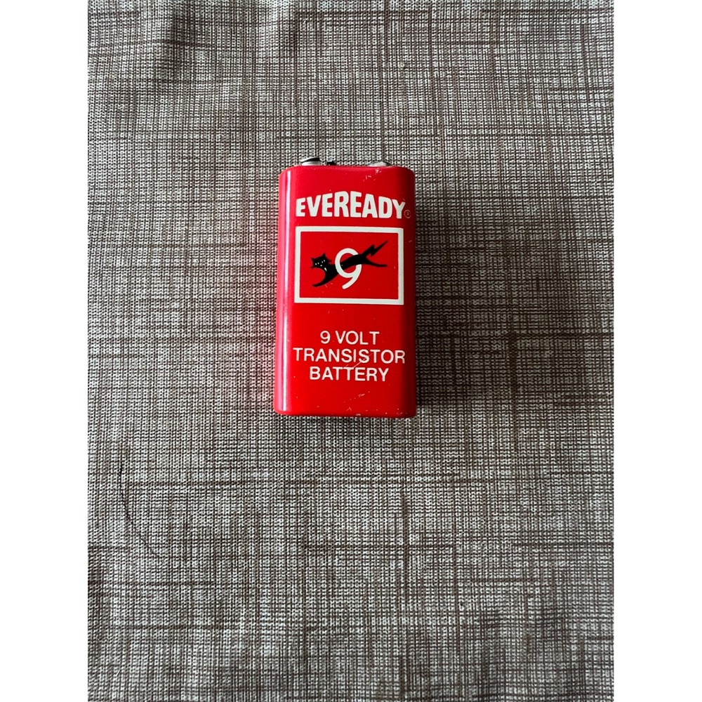 Vintage Eveready 9 Volt Transistor Battery Red Black Cat Logo No. 216 NEDA 1604